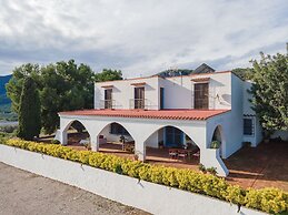 House -sleeps 8-natural Pool-pet Friendly