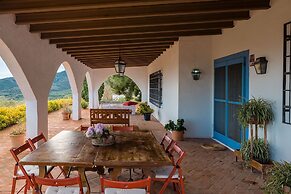 House -sleeps 8-natural Pool-pet Friendly