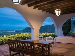 House -sleeps 8-natural Pool-pet Friendly
