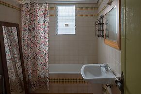House -sleeps 8-natural Pool-pet Friendly