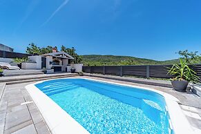 Holiday Home Luce with Pool