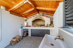 Holiday Home Luce with Pool