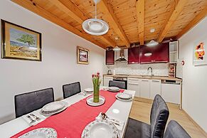 Holiday Home Luce with Pool