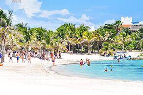 Beachfront W Private Staff in Gated Community