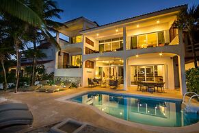 Beachfront W Private Staff in Gated Community
