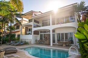 Beachfront W Private Staff in Gated Community