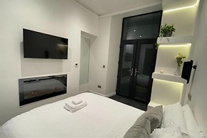 2bedroom Apartment With Steam Room