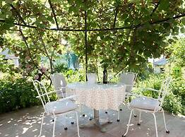Green Garden Oasis