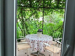 Green Garden Oasis