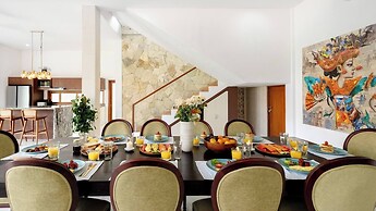Luxurious Family 6 Br Villa in Seminyak Breakfast Include