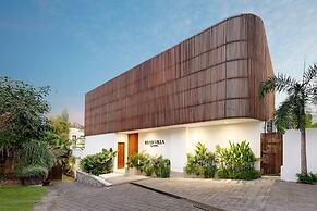 The River Villa by BREIG