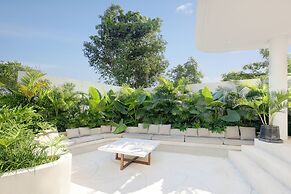 The River Villa by BREIG