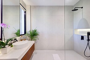 The River Villa by BREIG