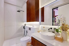 The River Villa by BREIG