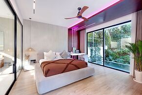 The River Villa by BREIG