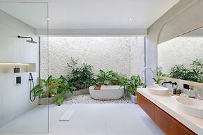 The River Villa by BREIG