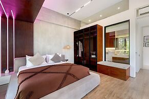 The River Villa by BREIG