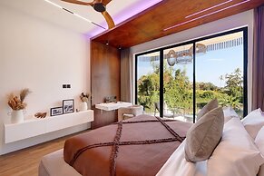 The River Villa by BREIG