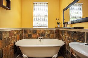 Toms Guest House