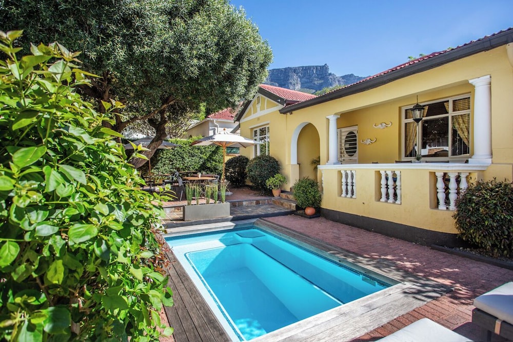 Toms Guest House