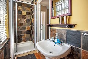 Toms Guest House