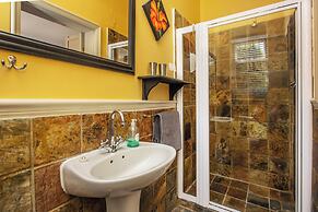 Toms Guest House