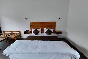 Goroomgo Bagora Heights Palampur