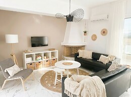 Lilu Villa 2 With Private Pool and Seaview
