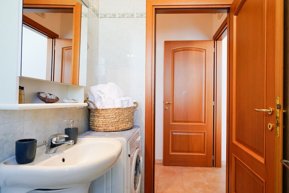 Appartamento a Torre Canne con Balcone