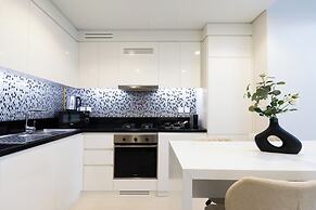 Lux 2BR Aykon Escape in Business Bay