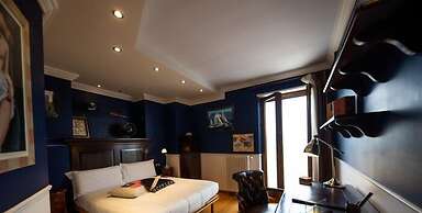 Navy Apartment by Wonderful Italy