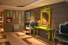 NP Hotel & Suites