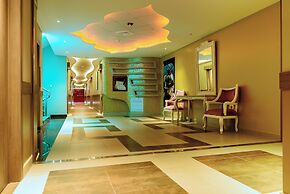 NP Hotel & Suites