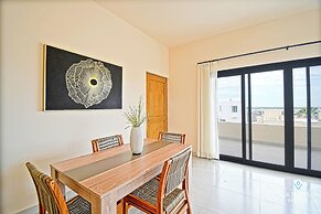 Cozy Stay with onsite Pool Near Malecon