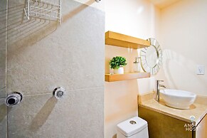 Cozy Stay with onsite Pool Near Malecon