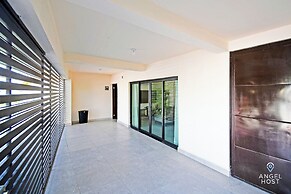 Cozy Stay with onsite Pool Near Malecon