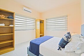 Cozy Stay with onsite Pool Near Malecon