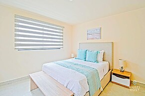 Cozy Stay with onsite Pool Near Malecon