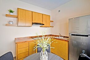 Cozy Stay with onsite Pool Near Malecon