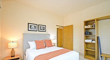 Cozy Stay with onsite Pool Near Malecon