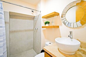 Cozy Stay with onsite Pool Near Malecon