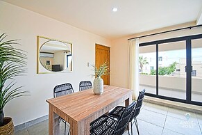 Cozy Stay with onsite Pool Near Malecon