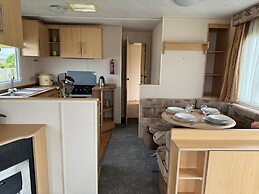 3 Bed Caravan - Sleeps 6 - Pets - Parking - Wifi