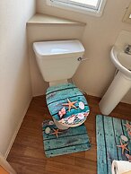3 Bed Caravan - Sleeps 6 - Pets - Parking - Wifi