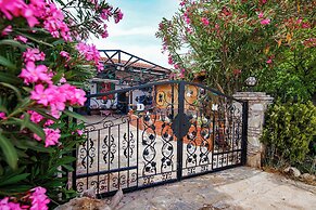 MADAM AFRODİT KONUKEVİ