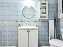 Athens Divas Velvet Gold Suites