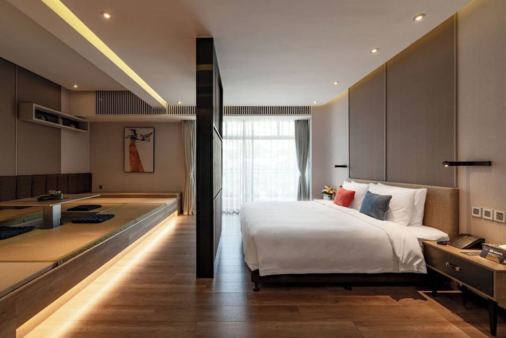 Lujiang Mega Hotel
