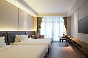 Donghu Resort Hotel