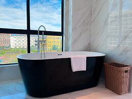 Donghu Resort Hotel