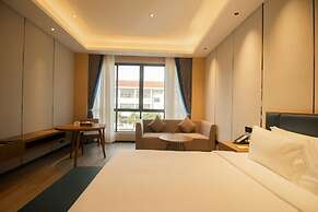 Donghu Resort Hotel